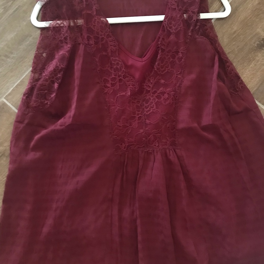 Gorgeous NWOT burgundy top $25.00